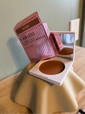 LAWLESS Blazed Velvet Matte Bronzer - Warm Tan